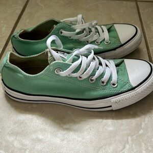 Converse Blue/green Men’s size 5 women’s 7